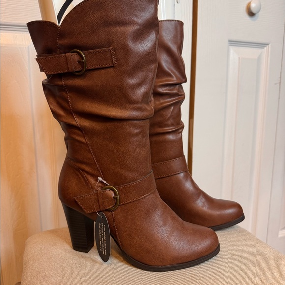 Sachi NWTS Women’s Brown Slouch Size 8M Faux Leather Size Zipper 3 Inch Heel - Picture 2 of 11